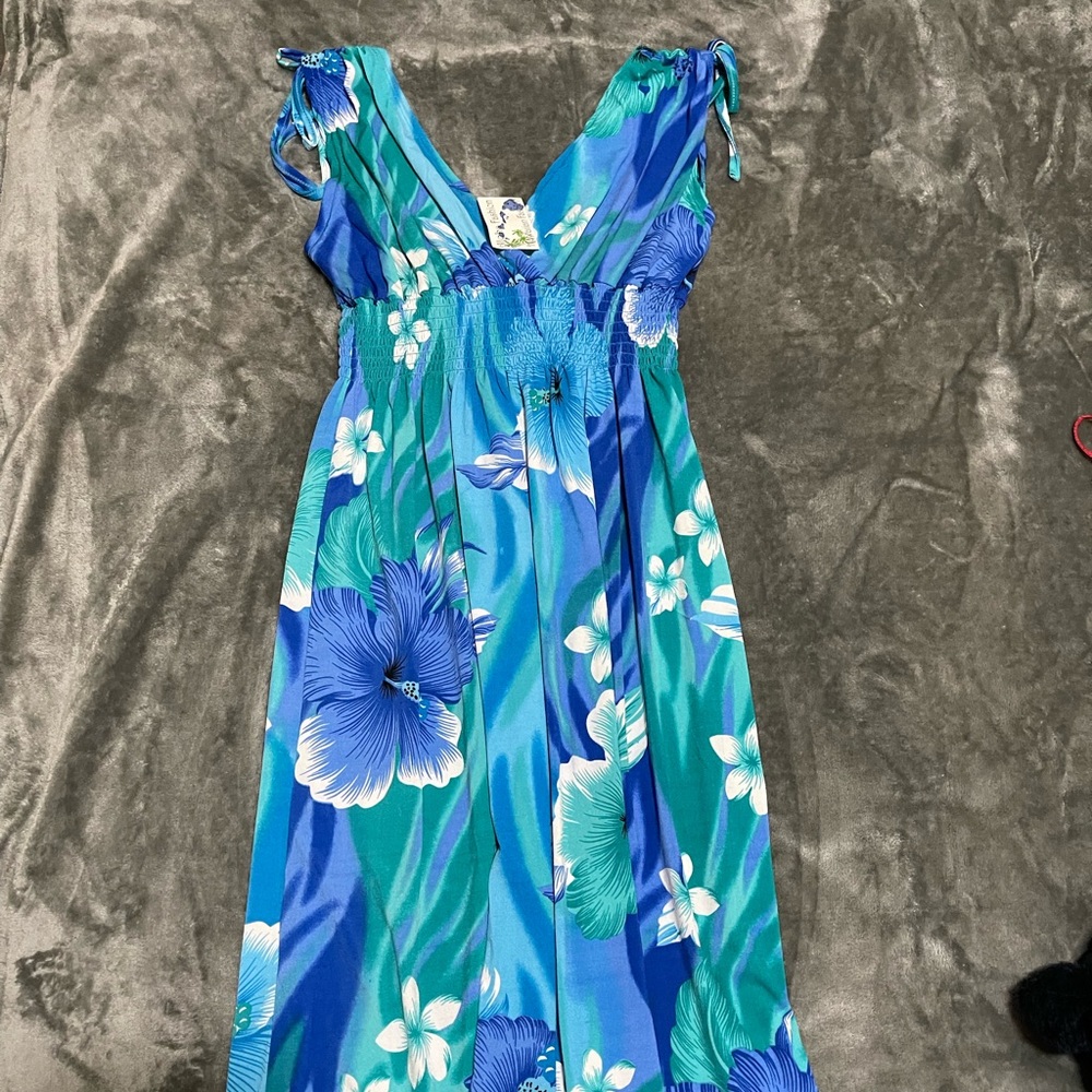 NWT ALOHA DRESS. Woman’s size SMALL